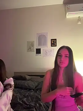 MayaGlow online show from December 20, 2025, 5:43 am