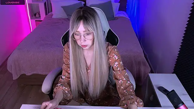 sofiisun online show from October 15, 2025, 4:11 am