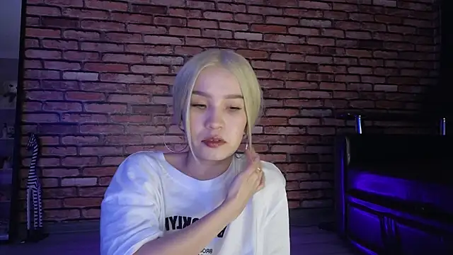 saya li1 online show from November 20, 2025, 10:31 pm