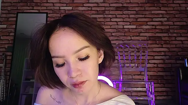 saya li1 online show from November 4, 2025, 9:07 pm