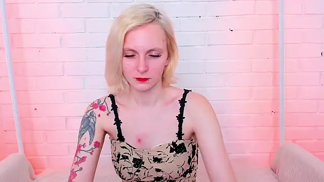 LikiLips online show from February 18, 2026, 1:14 am