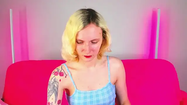 LikiLips online show from May 25, 2026, 1:05 am