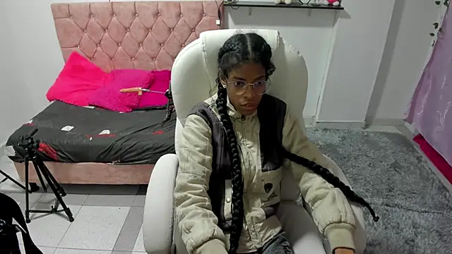 thianahorny online show from December 22, 2025, 10:04 am