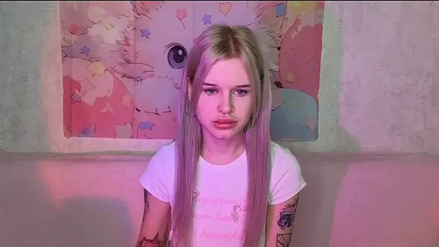 Snapshot of HoneyGold_ chatting on November 30, 2025, 4:24 am HoneyGold online show from November 30, 2025, 4:24 am