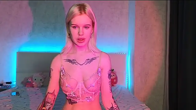 Snapshot of HoneyGold_ chatting on October 10, 2025, 2:01 am HoneyGold online show from October 10, 2025, 2:01 am