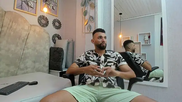 onlymen2025 online show from October 7, 2025, 8:43 pm