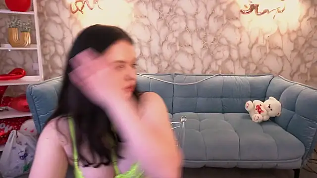 SnowWhiti online show from February 20, 2026, 8:22 pm