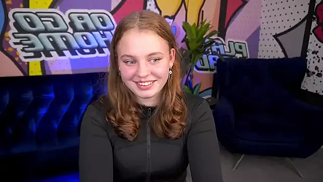 SnowWhiti online show from October 28, 2025, 2:16 pm