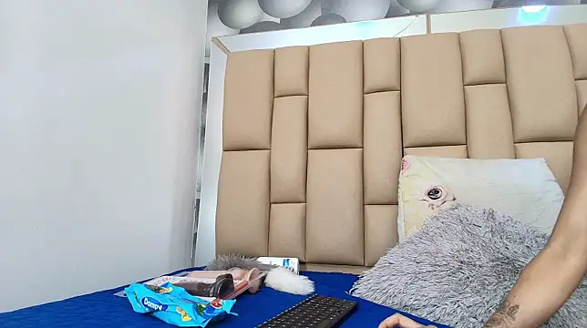 hannah teehn online show from November 28, 2025, 7:03 pm