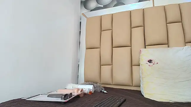 hannah teehn online show from November 22, 2025, 7:02 pm