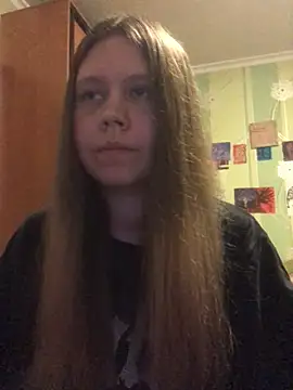 LunaVirelle online show from April 19, 2026, 8:33 pm