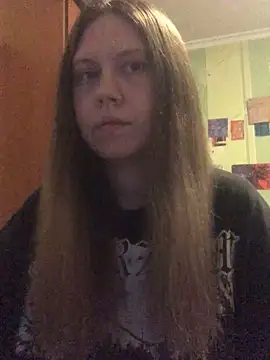 LunaVirelle online show from April 18, 2026, 4:53 pm