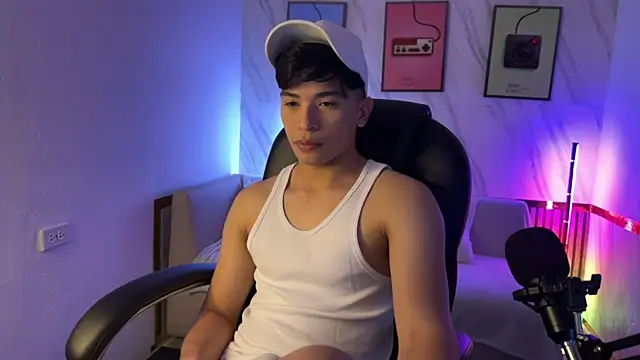 Snapshot of David_Nova chatting on December 19, 2025, 12:07 pm David Nova online show from December 19, 2025, 12:07 pm