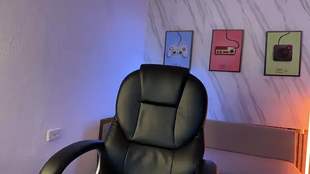 Snapshot of David_Nova chatting on December 4, 2025, 12:59 pm David Nova online show from December 4, 2025, 12:59 pm