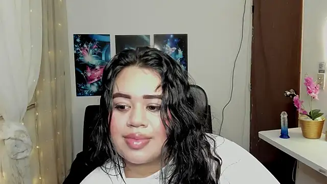 oliviia cute online show from November 21, 2025, 5:28 am