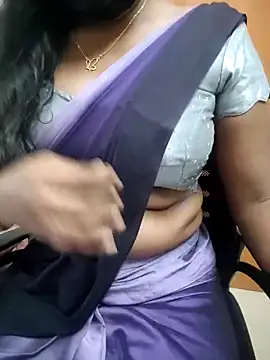 Snapshot of Tamilmallu-duskygirl03 chatting on June 7, 2026, 5:23 am Tamilmallu-duskygirl03 online show from June 7, 2026, 5:23 am