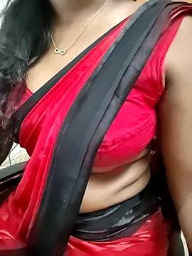 Snapshot of Tamilmallu-duskygirl03 chatting on June 10, 2026, 5:41 am Tamilmallu-duskygirl03 online show from June 10, 2026, 5:41 am