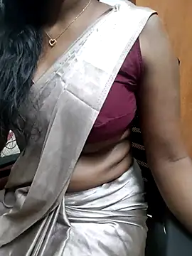 Snapshot of Tamilmallu-duskygirl03 chatting on June 6, 2026, 3:28 pm Tamilmallu-duskygirl03 online show from June 6, 2026, 3:28 pm