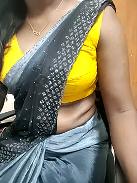 Snapshot of Tamilmallu-duskygirl03 chatting on May 2, 2026, 5:01 am Tamilmallu-duskygirl03 online show from May 2, 2026, 5:01 am