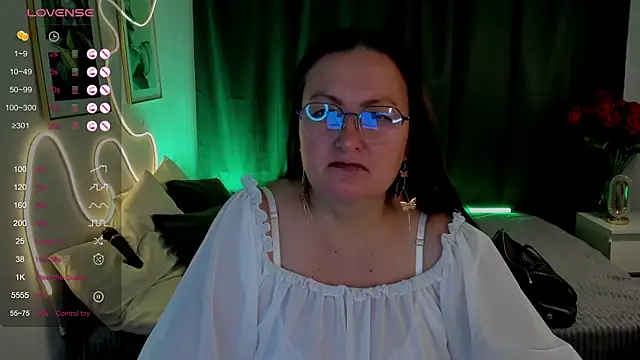 hottyannaa online show from November 29, 2025, 2:44 am