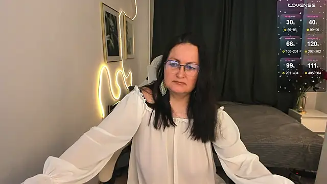 hottyannaa online show from February 5, 2026, 2:51 am