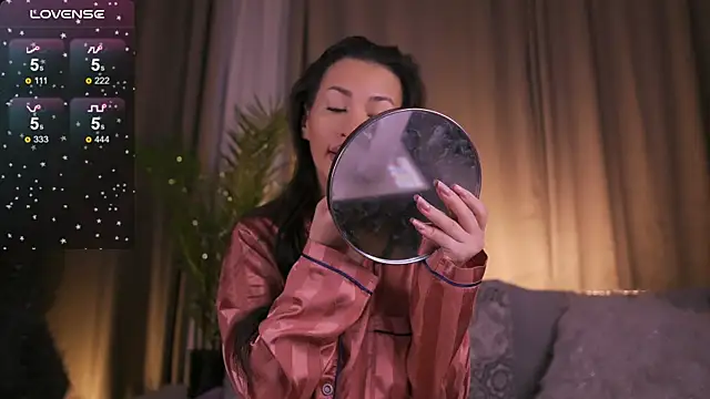 JessicaVerse online show from April 10, 2026, 2:18 am