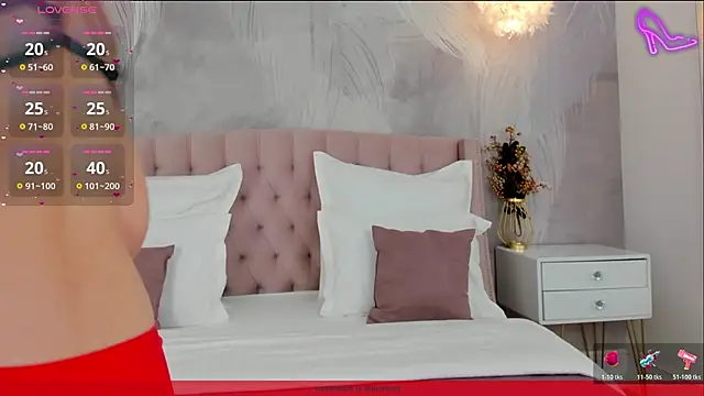 ClaireMathis online show from November 4, 2025, 2:54 pm