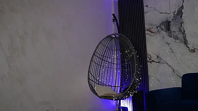 RachelRavee online show from January 13, 2026, 5:33 am