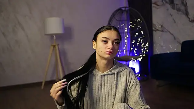 RachelRavee online show from January 8, 2026, 5:46 am