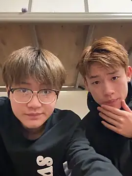 KK-cuteboy online show from December 3, 2025, 10:47 am