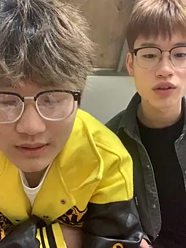 KK-cuteboy online show from November 26, 2025, 12:49 pm