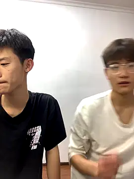 KK-cuteboy online show from October 10, 2025, 1:01 pm