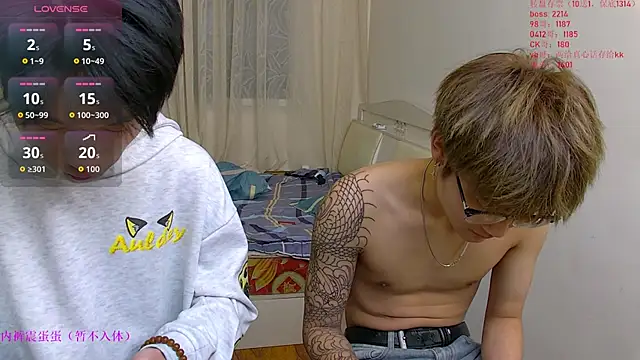 KK-cuteboy online show from January 10, 2026, 10:43 am