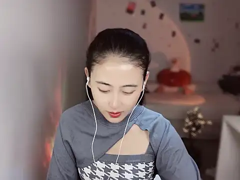 Queena  online show from December 19, 2025, 1:31 am