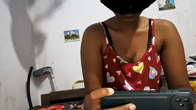 Nora-2003 online show from May 16, 2026, 8:52 pm