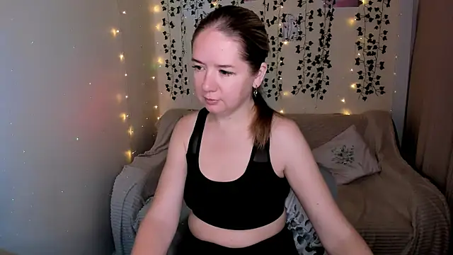 Evaa Braunn online show from October 20, 2025, 2:13 am