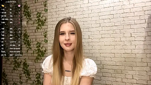 RosalindSherlock online show from November 4, 2025, 8:23 pm