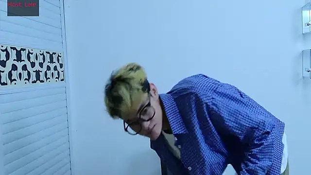 sexyboy-lele online show from October 12, 2025, 11:33 am