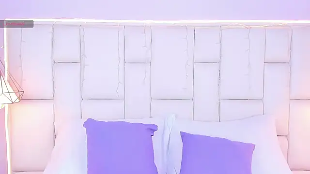 Snapshot of EmmaHolter chatting on November 18, 2025, 7:17 pm EmmaHolter online show from November 18, 2025, 7:17 pm