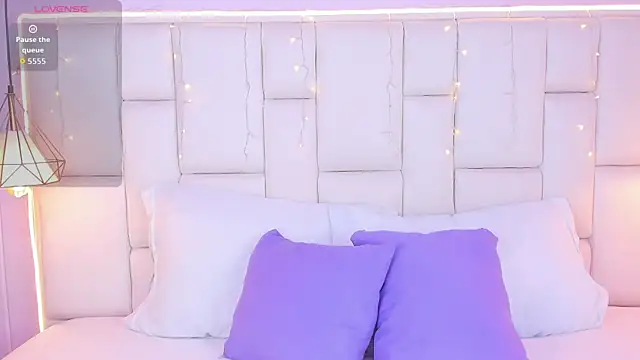 Snapshot of EmmaHolter chatting on November 8, 2025, 7:28 pm EmmaHolter online show from November 8, 2025, 7:28 pm