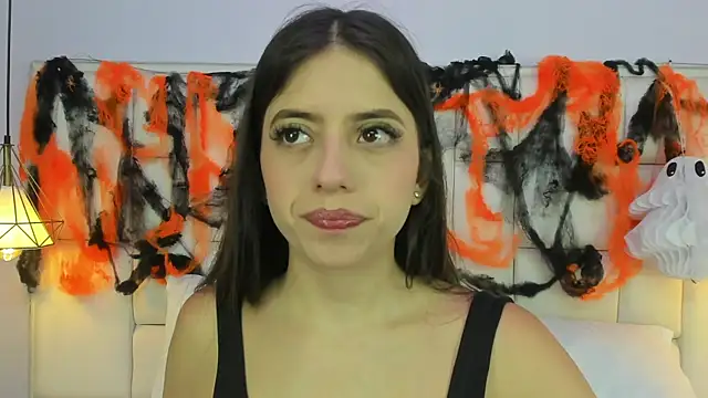 Snapshot of EmmaHolter chatting on October 20, 2025, 7:14 pm EmmaHolter online show from October 20, 2025, 7:14 pm