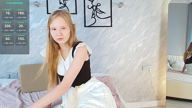 LiandraNelson online show from November 23, 2025, 5:17 am