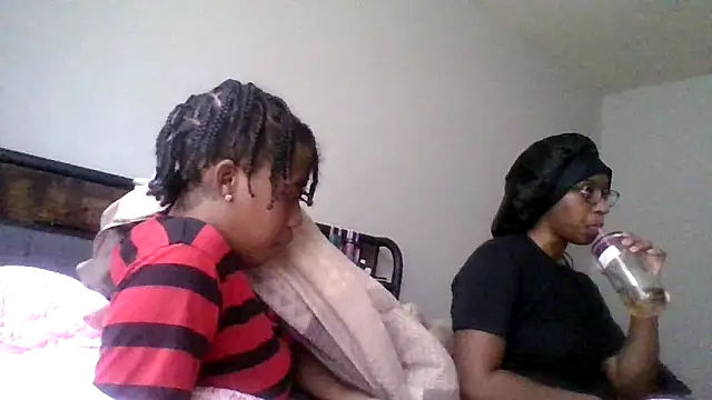 Snapshot of dezzidavill chatting on February 17, 2026, 2:36 pm dezzidavill online show from February 17, 2026, 2:36 pm