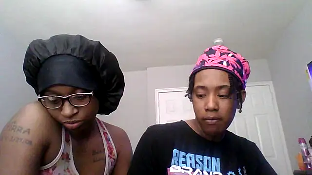 Snapshot of dezzidavill chatting on February 9, 2026, 3:21 pm dezzidavill online show from February 9, 2026, 3:21 pm