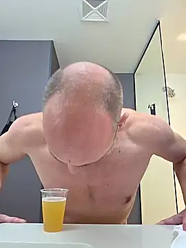 akstr8 online show from April 7, 2026, 5:15 pm