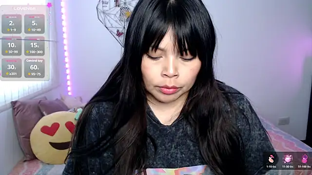 Snapshot of EllieMoonX chatting on June 18, 2026, 10:37 pm EllieMoonX online show from June 18, 2026, 10:37 pm