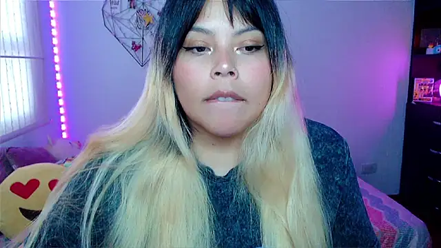 EllieMoonX online show from April 16, 2026, 10:12 pm