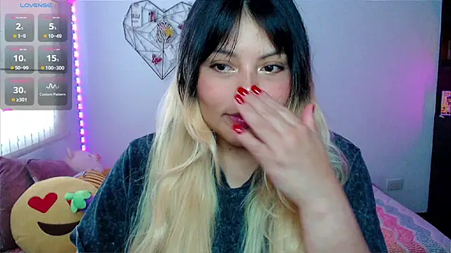 EllieMoonX online show from April 22, 2026, 10:27 pm