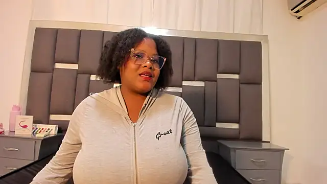 gabrielabrunette69 online show from October 10, 2025, 1:56 pm