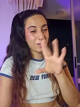 Snapshot of Meganthomson chatting on April 28, 2026, 2:27 am Meganthomson online show from April 28, 2026, 2:27 am